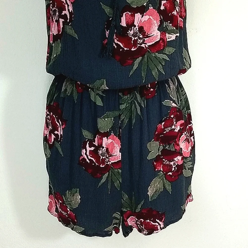 Aeropostale Romper shorts floral print lace back gray black red scoop neck